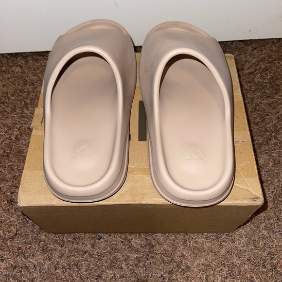 Yeezy Slides- ‘Pure’